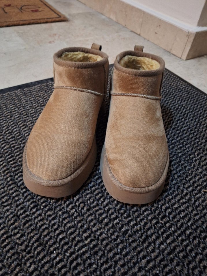 Bej Süet Kadın Kürklü kisa Bot - Görsel 3