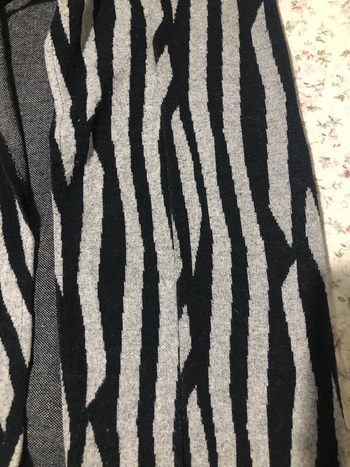 Gri Zebra Desenli Uzun Kollu Kadın hırka - Görsel 5