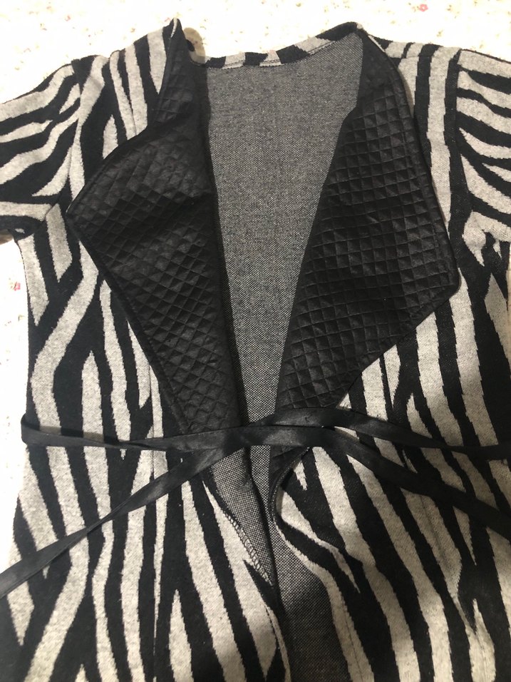 Gri Zebra Desenli Uzun Kollu Kadın hırka - Görsel 2