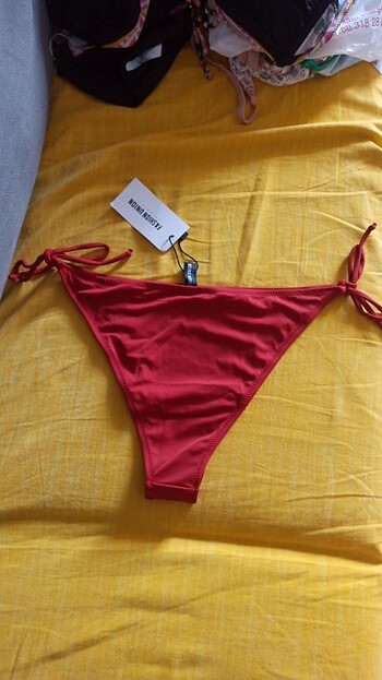 Diğer Bikini altı