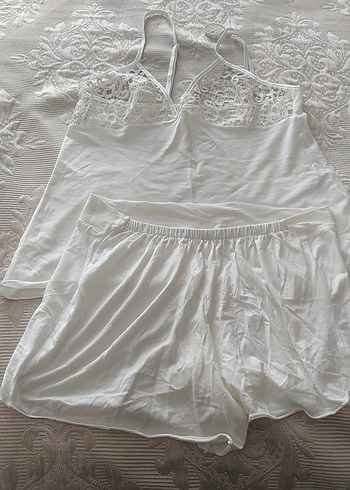 Beyaz Dantel Detaylı Kısa Kadın Pijama Takımı