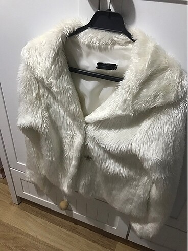 Beyaz peluş ceket