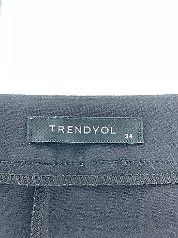 34 Beden siyah Renk Trendyol & Milla Mini Şort %70 İndirimli.