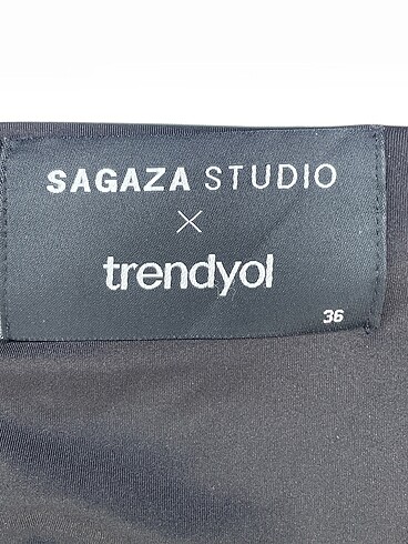 36 Beden siyah Renk Trendyol & Milla Bluz %70 İndirimli.