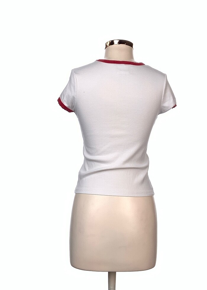 Stradivarius T-shirt %70 İndirimli. - Görsel 3