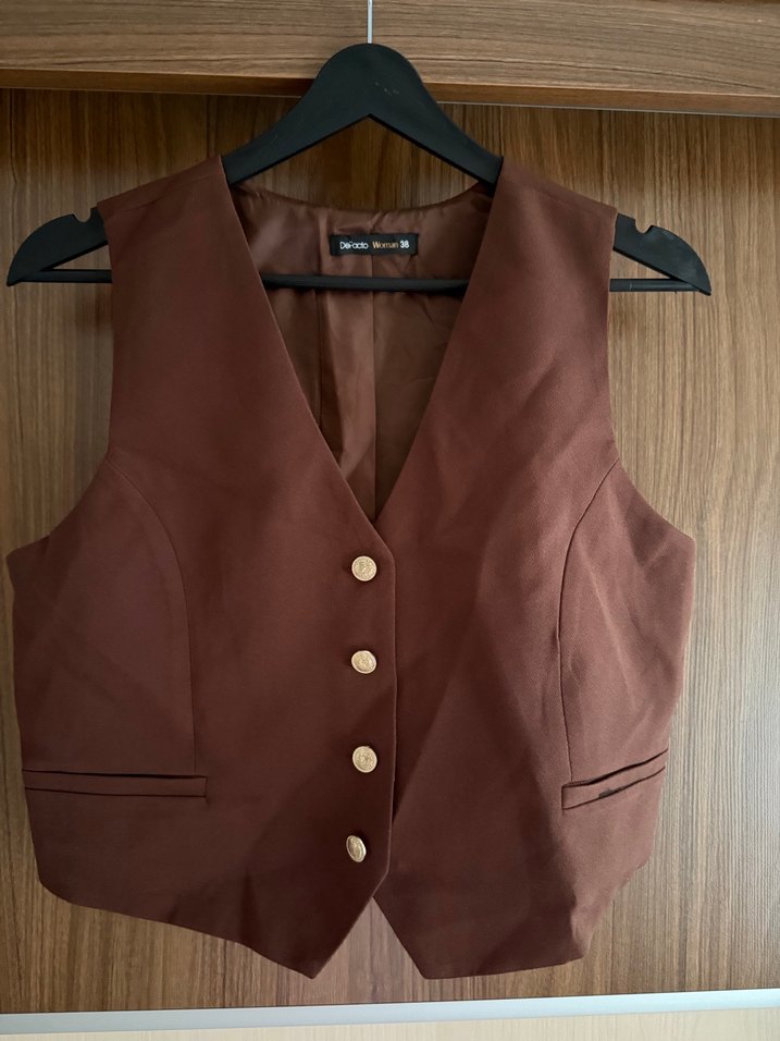 Kahverengi Düğmeli V Yakalı Kadın Yelek - Görsel 3