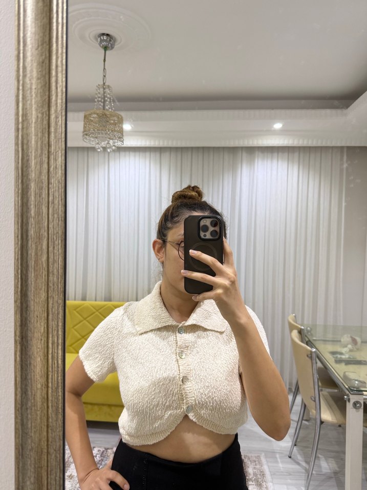 Bej Düğmeli Kısa Kollu Kadın Bluz - Görsel 4