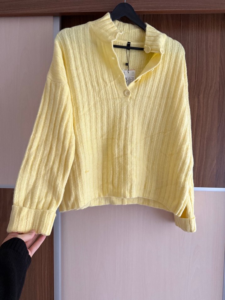 Sarı Düğmeli Pamuklu Kadın Kazak - Görsel 3