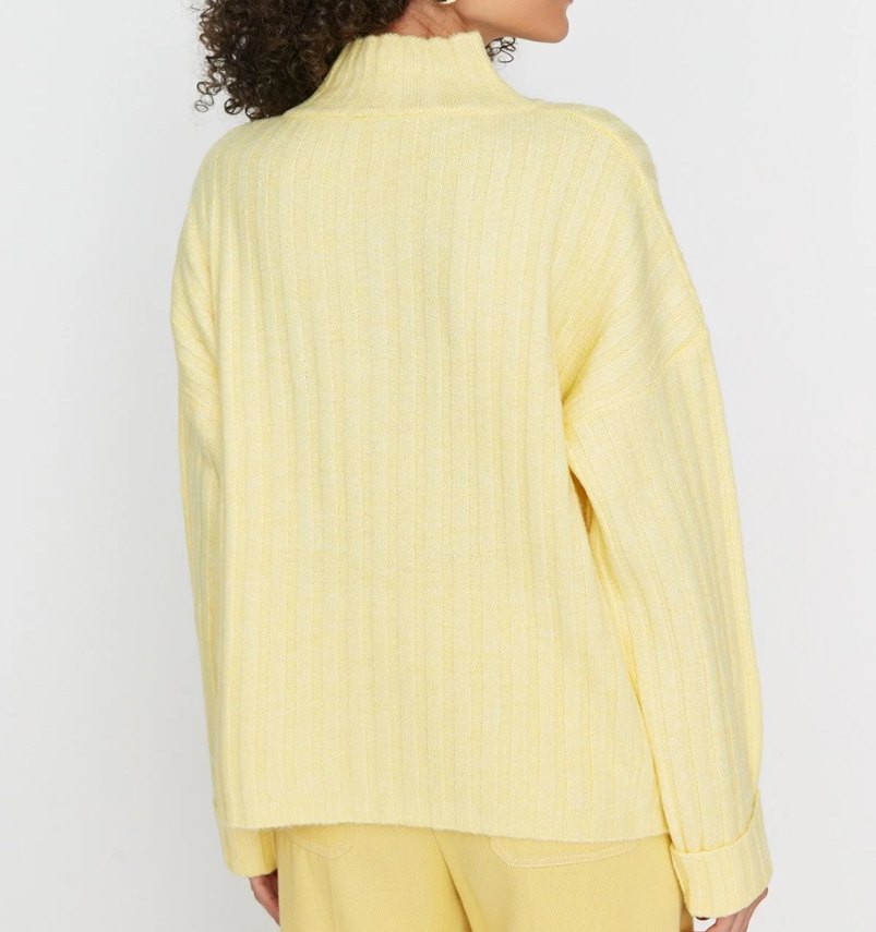 Sarı Düğmeli Pamuklu Kadın Kazak - Görsel 4