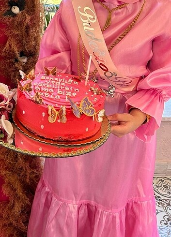 Pembe elbise