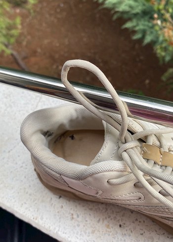 Bershka Beyaz Bağcıklı Stiletto Topuklu Kadın Spor Ayakkabı