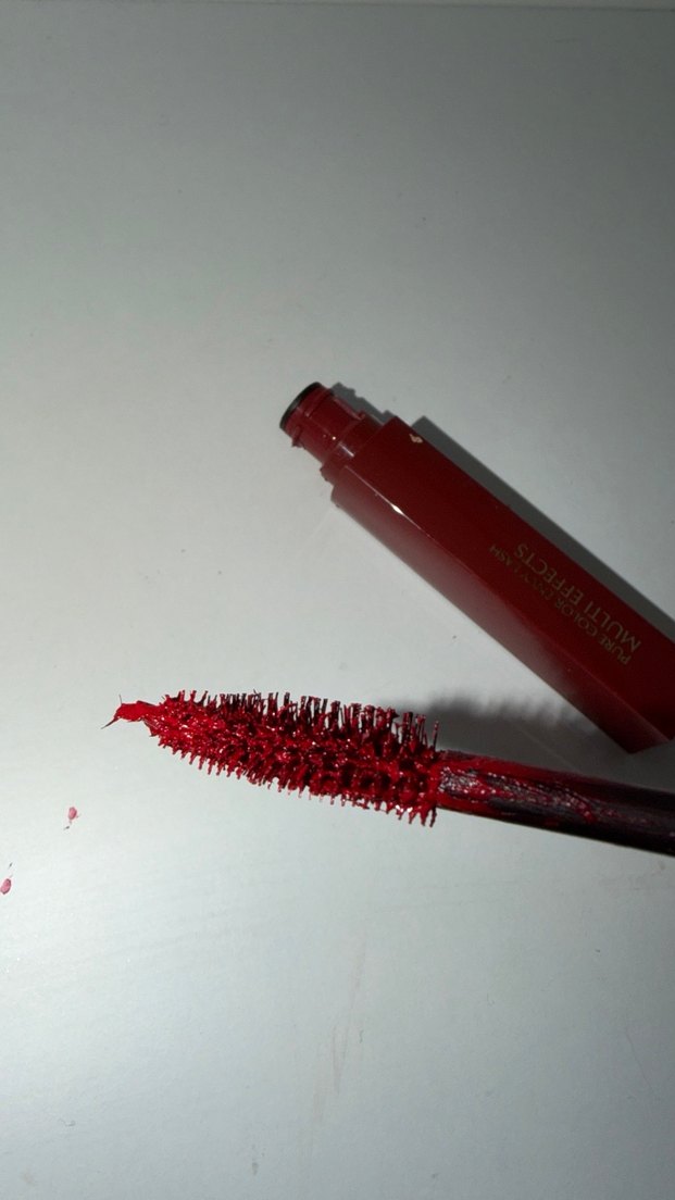 Kırmızı rimel maskara - Görsel 2