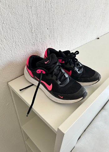 Nike spor ayakkabı