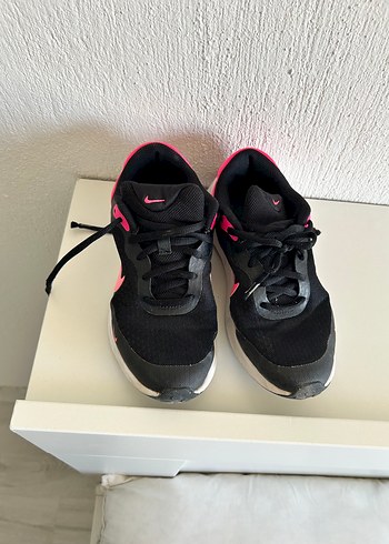 36 Beden Nike spor ayakkabı