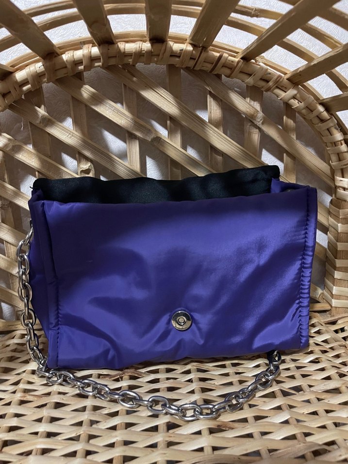 Zincir Detaylı Parlak Mor Kadın Çantası Pull and Bear - Görsel 4