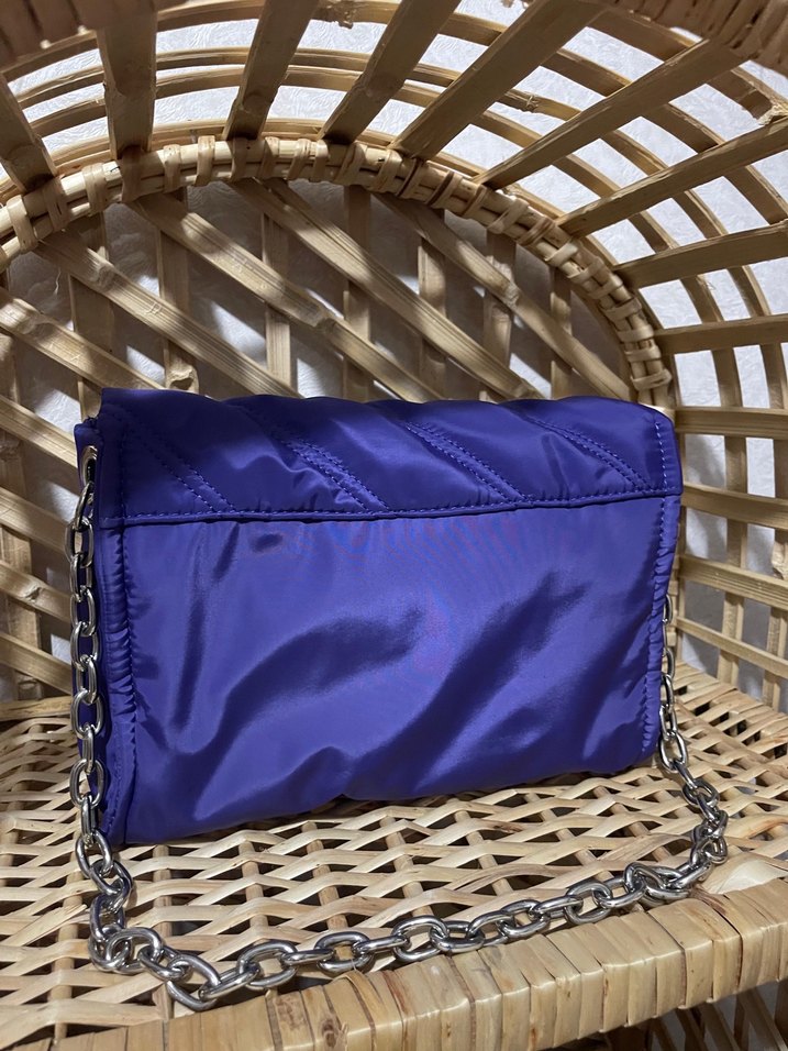 Zincir Detaylı Parlak Mor Kadın Çantası Pull and Bear - Görsel 3