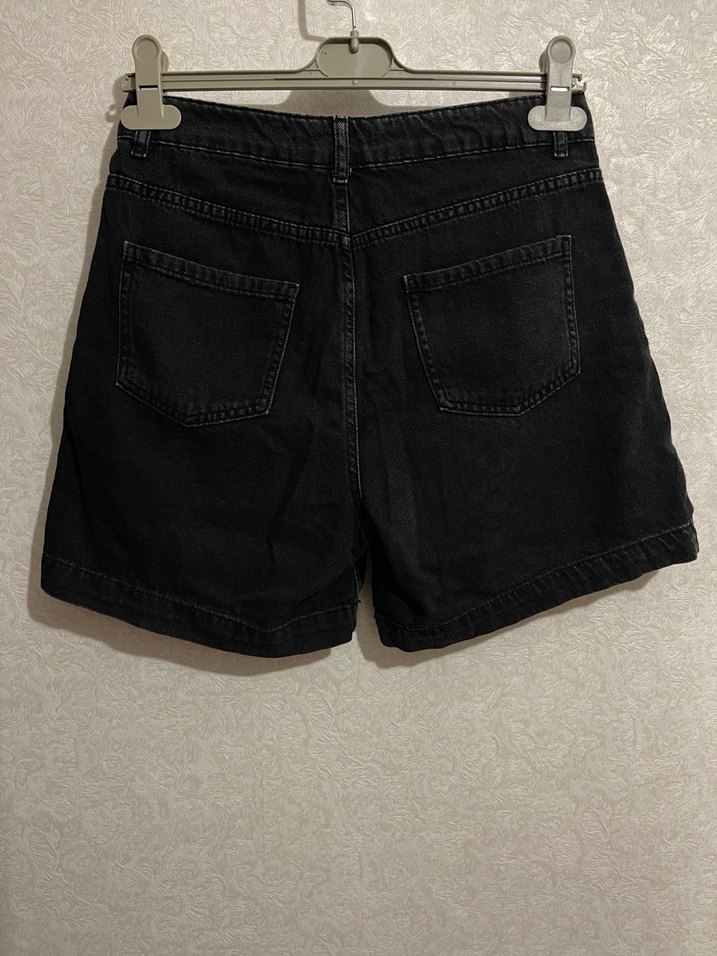 Siyah Bol Kesim Denim Şort - Görsel 3