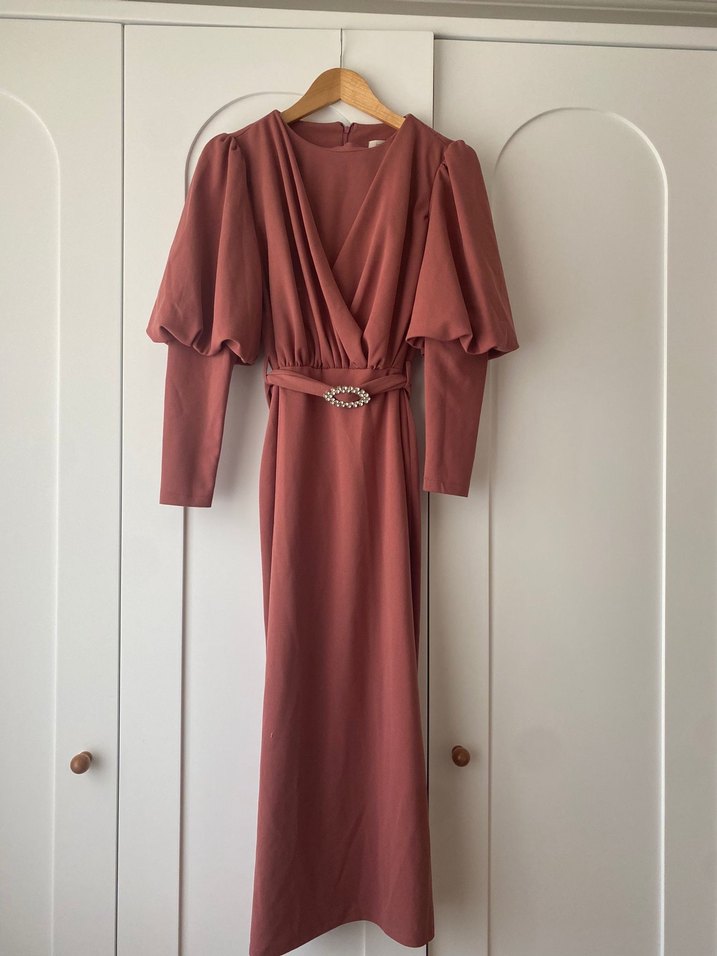 Taşlı Kemerli Uzun Kadın Elbise - Görsel 3