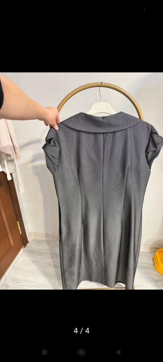 V Yaka Kısa Gri Pilili Kadın Elbise - Görsel 4