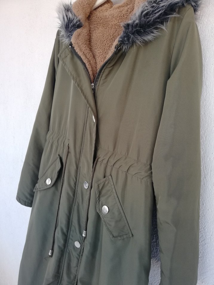 Düğmeli, Kapüşonlu Uzun Kadın Mont - Görsel 3