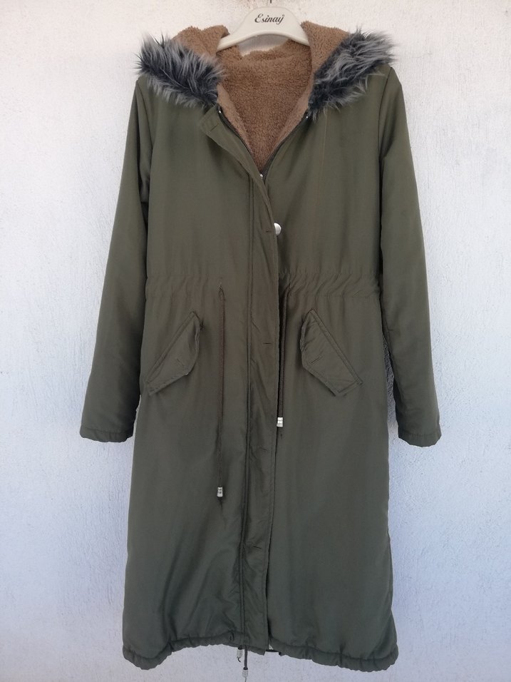 Düğmeli, Kapüşonlu Uzun Kadın Mont - Görsel 4