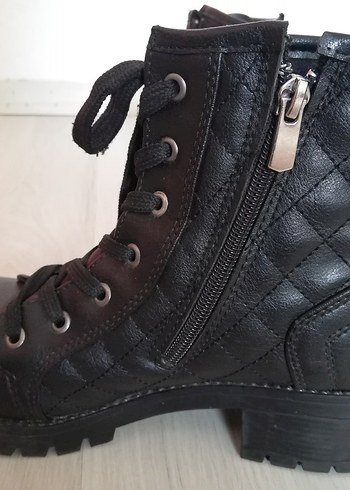 Siyah Deri Goth Tarzı Tokalı Kadın Bot - Görsel 2