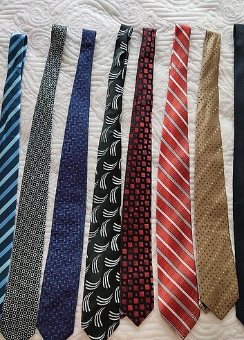 Çesitli marka kravatlar