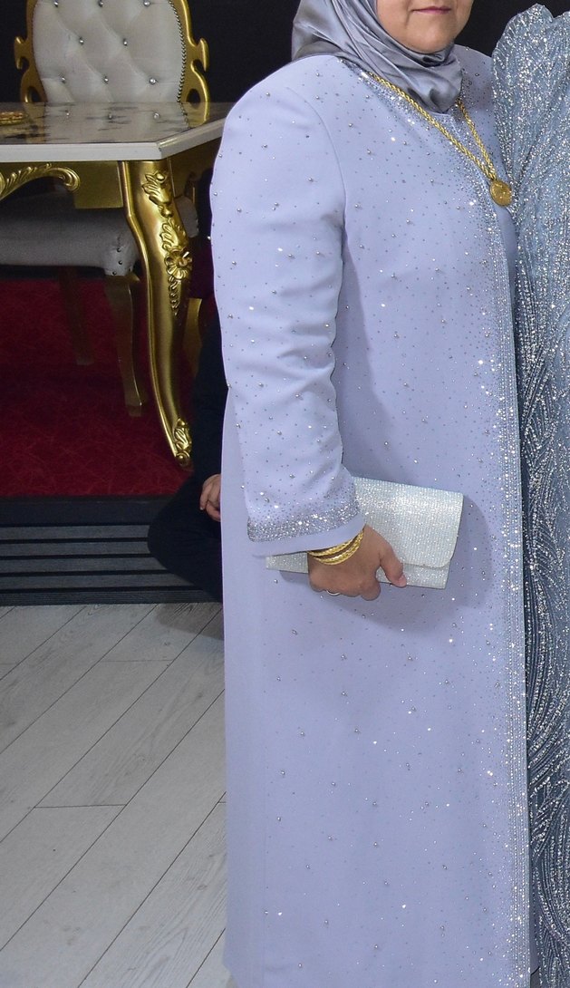 Boncuk Detaylı Uzun Gri Kadın Elbise - Görsel 2