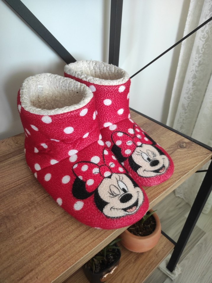 Kız Çocuk Kırmızı Minnie Baskılı Sıcak Ev Terliği - Görsel 4