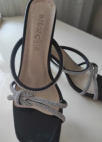 Diğer Siyah Parlak Yılan Desenli Tokalı Stiletto