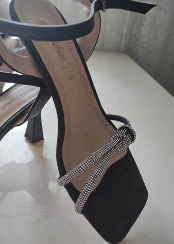 40 Beden Siyah Yılan Desenli Stiletto Tokalı Topuklu
