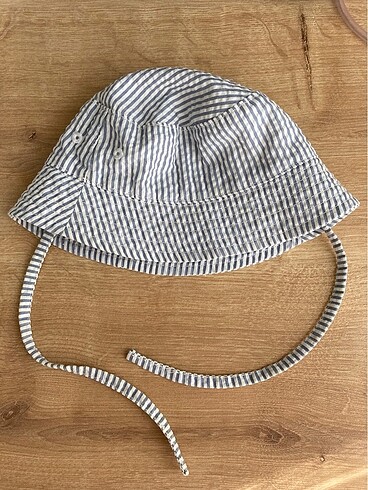 H&M bebek güneş şapkası