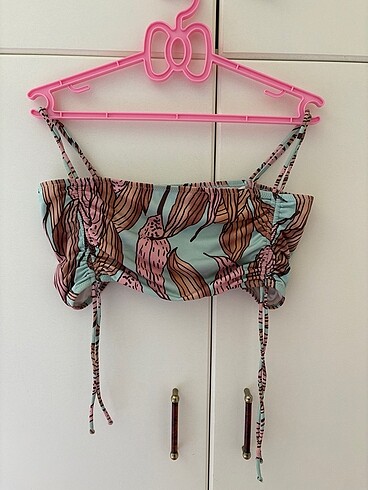 Trendyol & Milla Desenli straplez bikini üstü