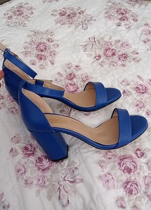 Saks mavisi kalın topuklu ayakkabı