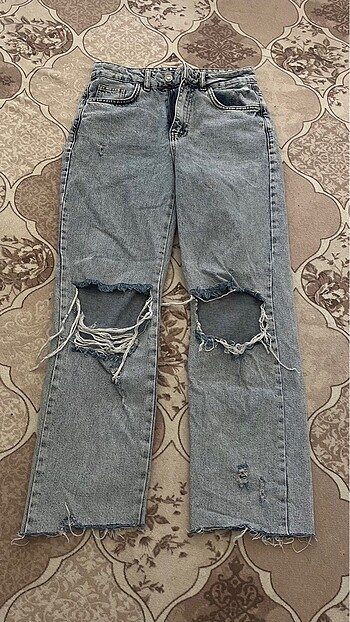 Kadın yırtık jean pantolon