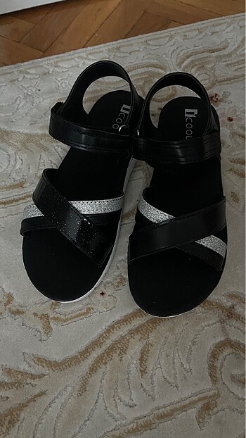 Flo Ayakkabı Kız çocuk sandalet
