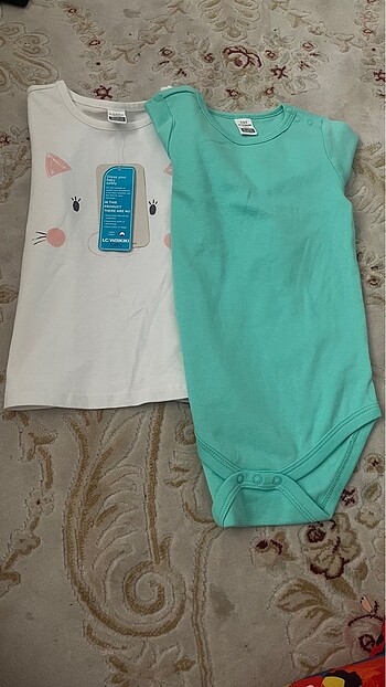 Kız bebek t shirt ve çıtçıt