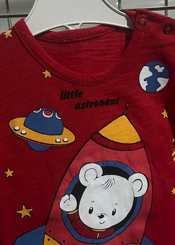 9 Ay Beden Kısa Kollu Kırmızı Astronot Desenli Bebek Takımı
