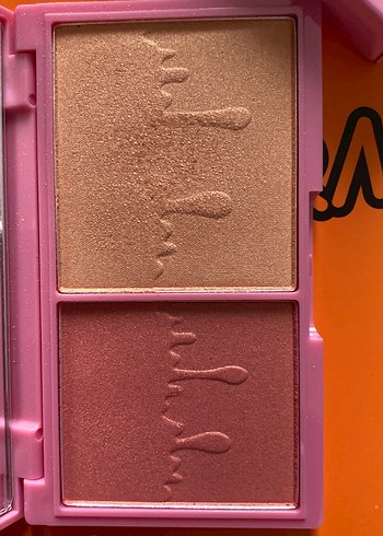  Beden Revolution Rose Fizz Glow Aydınlatıcı Paleti