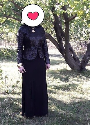 Üstü pullu siyah abiye