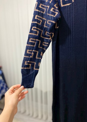 Lacivert Desenli Uzun Triko Elbise tesettür - Görsel 4