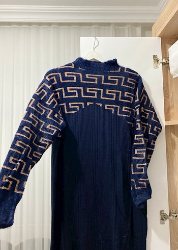 Lacivert Desenli Uzun Triko Elbise tesettür - Görsel 2