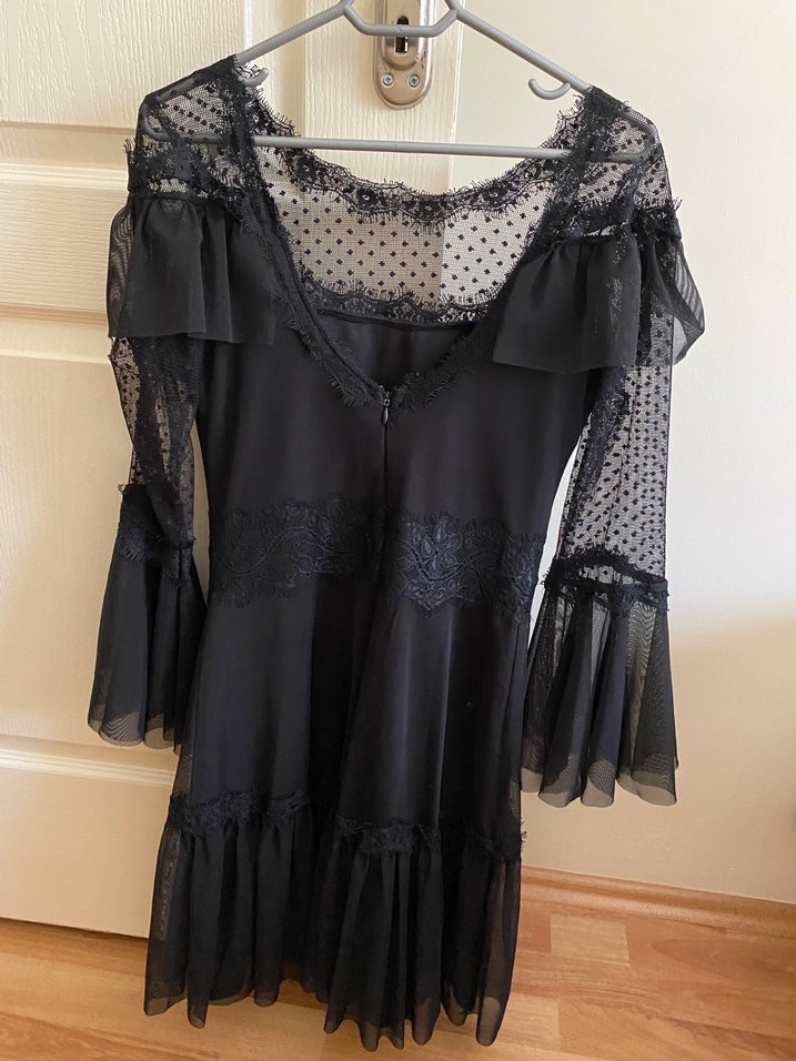 Uzun Siyah Fırfırlı Elbise - Görsel 2