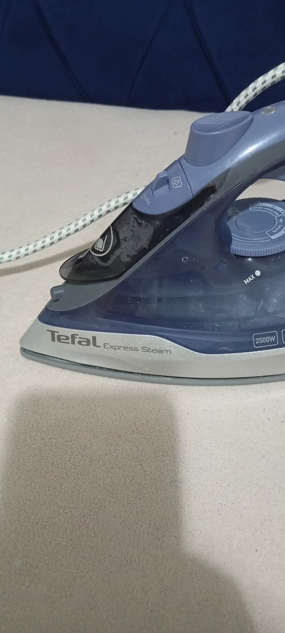 Tefal Mavi-Gri Buharlı Ütü çok temiz - Görsel 2