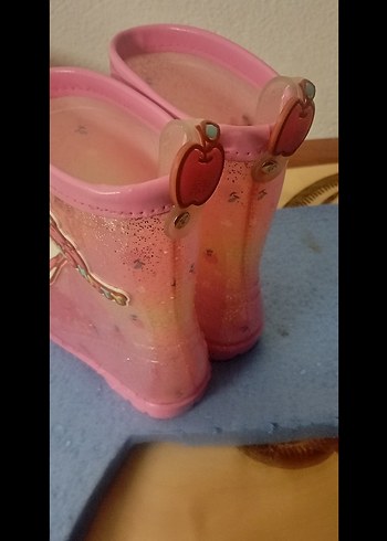 26 Beden Pembe Parlak Kız Çocuk Yağmur Çizmesi çok temiz