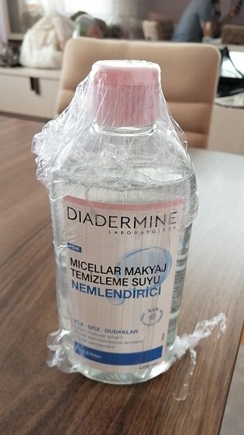 Makyaj temizleme suyu 
