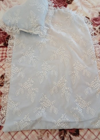 Nakışlı Beyaz Yastık Kılıfı ve Kalp Şeklinde Yastık - Görsel 2