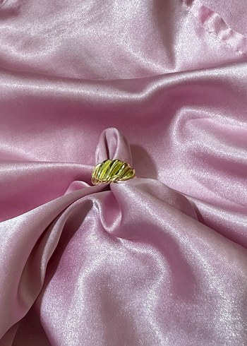 Altın Renkli Pilili Kadın Yüzük - Görsel 2