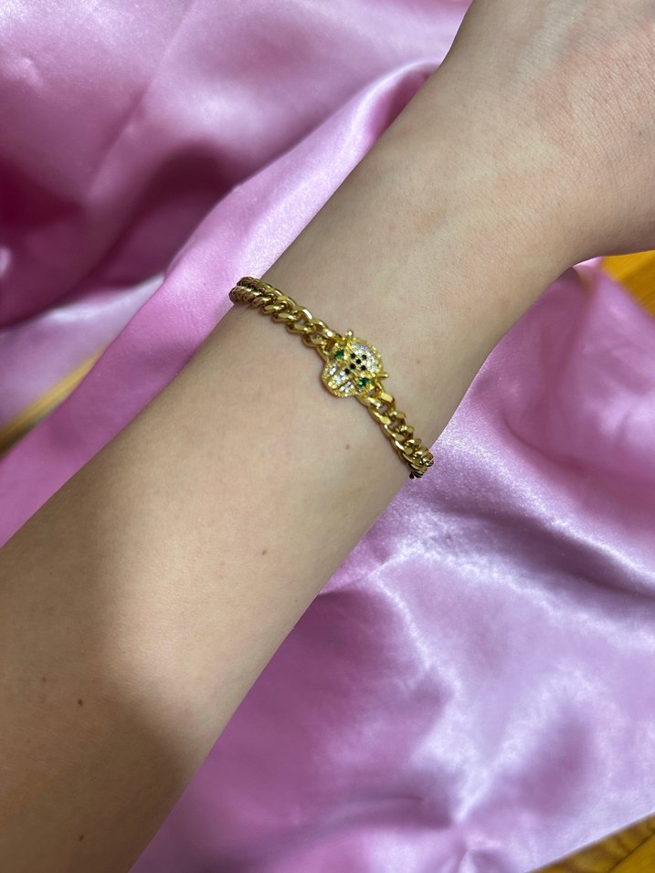 İşlemeli Zincir Detaylı Altın Renk Kadın El Zinciri - Görsel 2