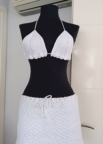 Beyaz Mini Bikini, plaj kıyafeti